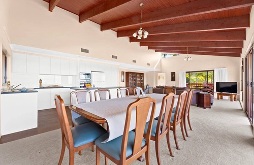Surf Beach House | Fabulous Family sized Coastal Retreat