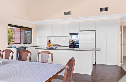 Surf Beach House | Fabulous Family sized Coastal Retreat