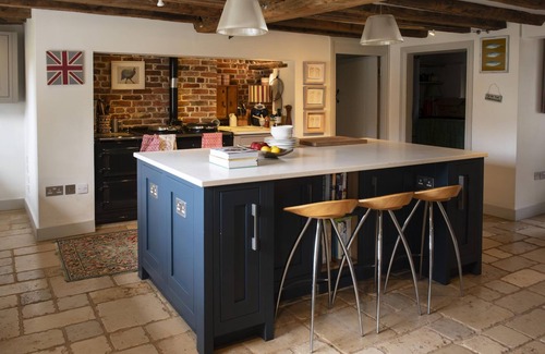 Longparish House | Fabulous Farmhouse in Hampshire