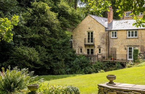 Longparish House | Fabulous Farmhouse in Hampshire