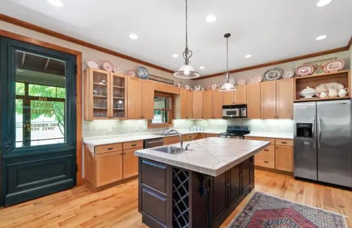 Olmstead House | Fabulous Farmhouse near Clarksville, TN