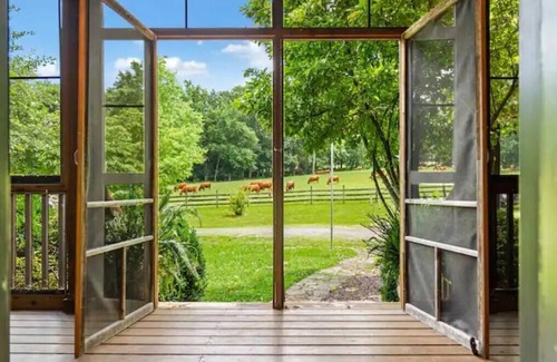 Olmstead House | Fabulous Farmhouse near Clarksville, TN