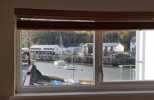 Borth-y-Gest Apartment | Fabulous Harbourside Apartment