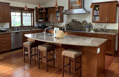 Browns Valley House | Fabulous Hideaway in Northern California Foothills, close to Collins Lake.