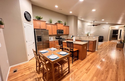 Dupont House | Fabulous Home near DIA & Gaylord Rockies Resort & FlightSafety International