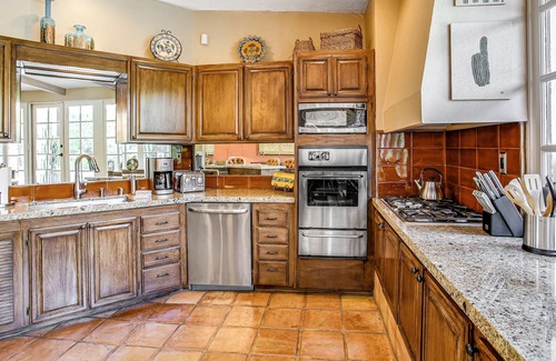 Old Las Palmas House | Fabulous home w/mountain views, saltwater pool/spa & bocce
