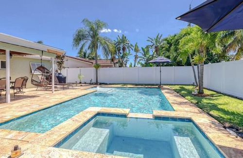 Coral Ridge Isles House | Fabulous Home With Heated Pool & Spa-2 mi to BEACH