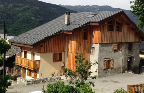 Great Alpine Road Ski Chalet | Fabulous house facing Three Valleys nr Bozel