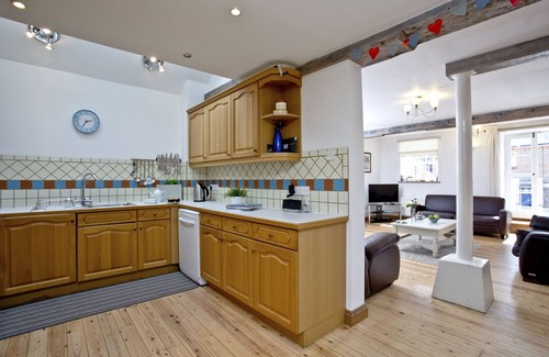Weymouth House | Fabulous House & Location! Just over the bridge to town and beach.