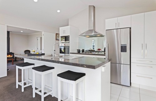 Wharewaka House | Fabulous in Wharewaka - Wharewaka Holiday Home