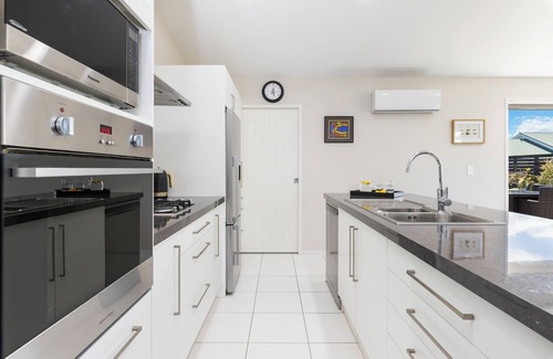 Wharewaka House | Fabulous in Wharewaka - Wharewaka Holiday Home