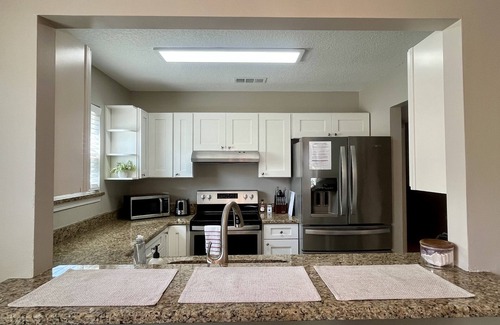 Jacksonville Beach House | Fabulous Jax Beach townhouse. 2 king bed/full bath suites. 2 blocks to ocean.