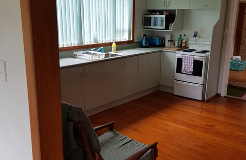 Waipu Cove House | Fabulous Kiwi Bach, steps away to beautiful Waipu Cove beach!