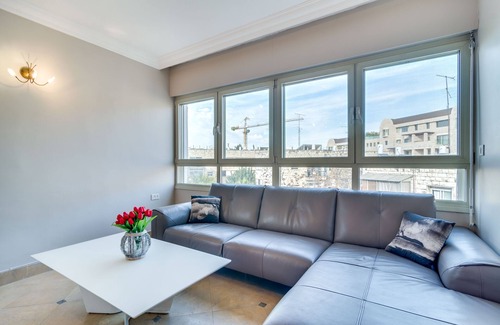 Mamilla Condo | Fabulous Kosher Apartment 3 BR + Den in Amazing Central Location!