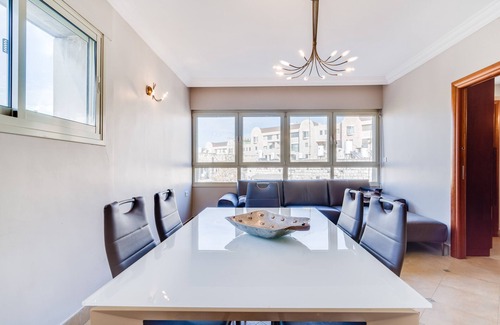 Mamilla Condo | Fabulous Kosher Apartment 3 BR + Den in Amazing Central Location!