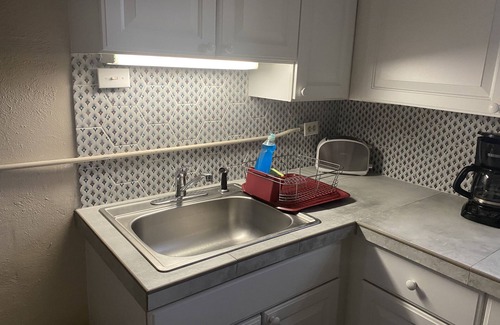 Mapleton Hill Apartment | Fabulous LOCATION quiet setting steps to Pearln