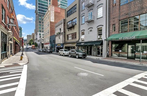 Downtown Asheville Apartment | Fabulous Loft in the Heart of Downtown