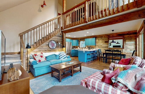 McCall Cabin | Fabulous McCall townhome with amazing golf course views & luxurious amenities