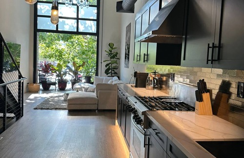 Santa Ana House | Fabulous Modern Loft in Santa Ana