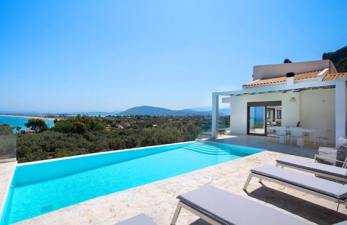 Agios Ioannis Villa | Fabulous modern villa w/private pool and stunning seaviews, next to the beach