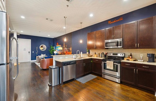 West End Condo | Fabulous NashVegas Loft Retreat near Vandy off West End, Mins to Broadway