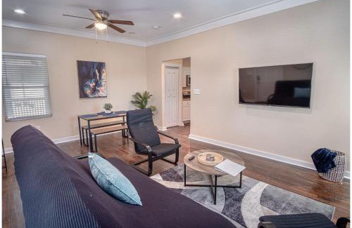 Near East Side Apartment | Fabulous Newly Renovated 2Br1Ba Near Downtown