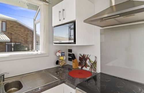 Papamoa Beach House | Fabulous Ocean and Reserve Views - Papamoa Beach