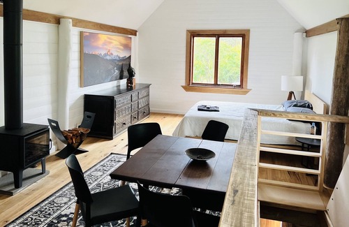 Ellenborough House | Fabulous off-grid creative farmhouse w/ luxury artist studio!
