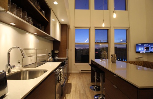 Downtown Victoria Condo | Fabulous Penthouse Loft in ❤︎ of Victoria
