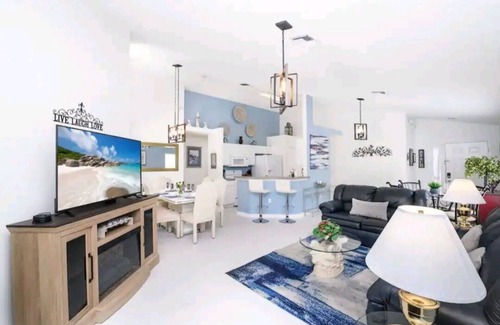 Lake Berkley House | Fabulous, Quiet Family Resort Vacation Home, South Facing Pool, Disney, SeaWorld