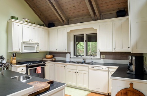 Clifftops House | Fabulous retreat with gorgeous views! Minutes to Sewanee, Monteagle! Sleeps 12!