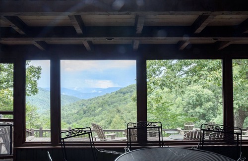 Clifftops House | Fabulous retreat with gorgeous views! Minutes to Sewanee, Monteagle! Sleeps 12!