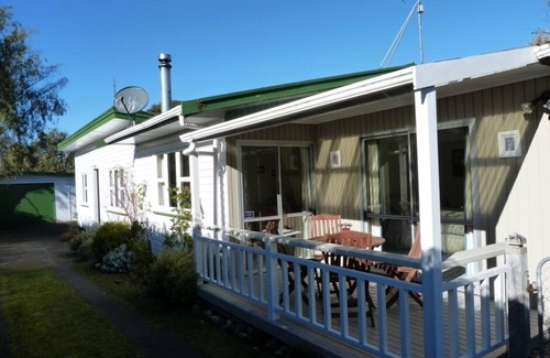 Turangi House | Fabulous River Retreat 3 bedroom bach