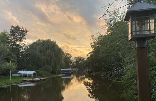 Fort Erie Cottage | Fabulous Rustic Waterfront Cottage in Niagara