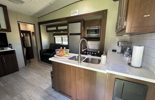 Exeter House | Fabulous RV with full amenities in Exeter!