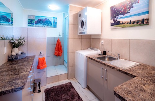 Ngarimu Bay Apartment | Fabulous sea views and sun sets