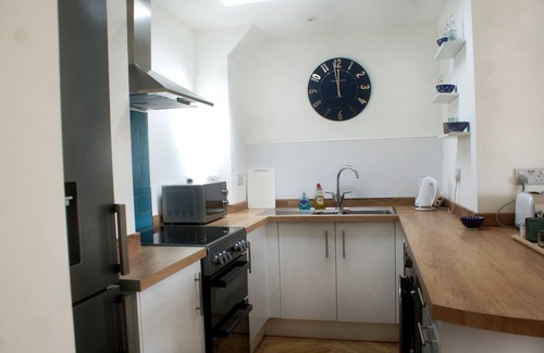 Sidmouth Apartment | Fabulous Sidmouth apartment with sea peeps