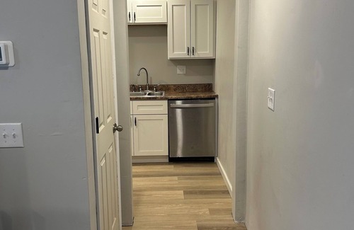 Greensboro Apartment | Fabulous studio forest in the city with AC in Greensboro