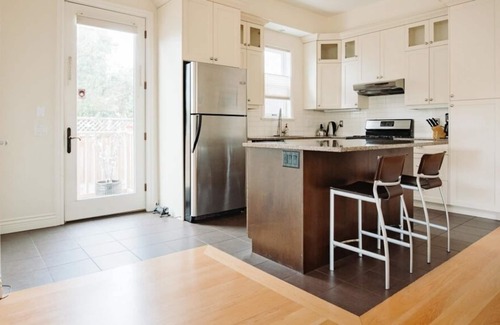 Inner Harbour Condo | Fabulous Townhouse in the Hotel District