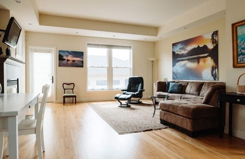 Inner Harbour Condo | Fabulous Townhouse in the Hotel District
