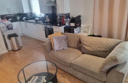 Alibon Apartment | Fabulous two bedroom flat with concierge