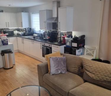 Alibon Apartment | Fabulous two bedroom flat with concierge