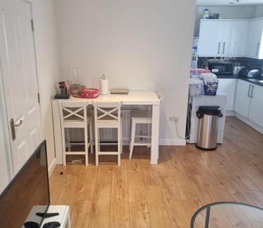 Alibon Apartment | Fabulous two bedroom flat with concierge