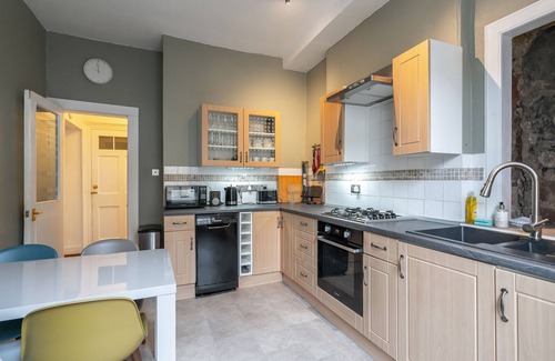 Newington Apartment | Fabulous two-bedroom apartment located in the heart of the city. Sleeps 4.