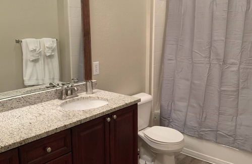 Alpharetta Apartment | Fabulous Two Bedroom Two Bath with sunroom in Alpharetta