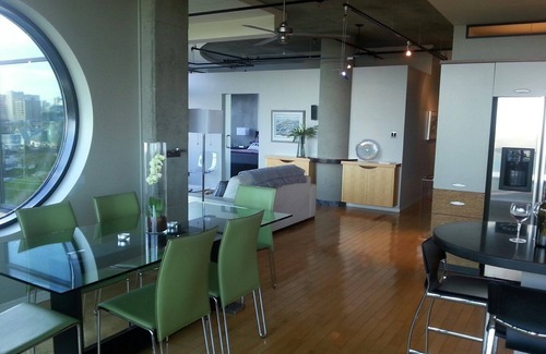 James Bay Condo | FABULOUS Ultra Modern Harbourview Getaway Downtown