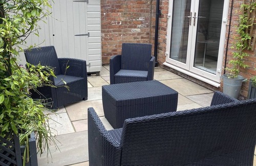 Nantwich Apartment | Fabulous unique accommodation within walking distance of Nantwich town centre