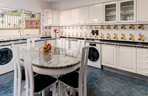 Santo Antonio Villa | Fabulous villa in Funchal, large pool | BelAir