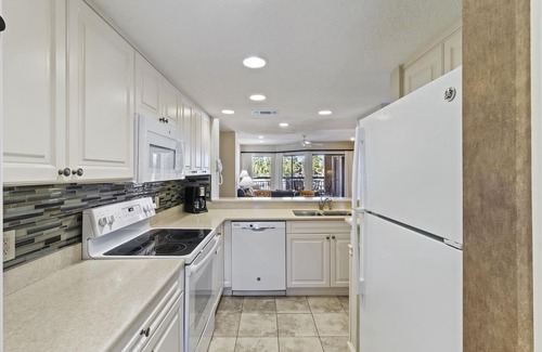 Shelter Cove Condo | Fabulous Water & Shelter Cove Harbour Views