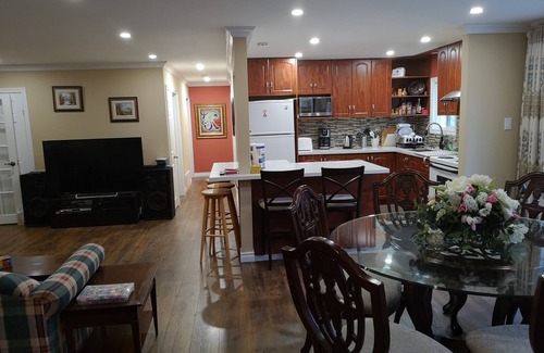 Kirkfield Cottage | Fabulous waterfront 3bdRm+ & 2wshrm Cottage in Kawartha Lakes 430' deep Yard